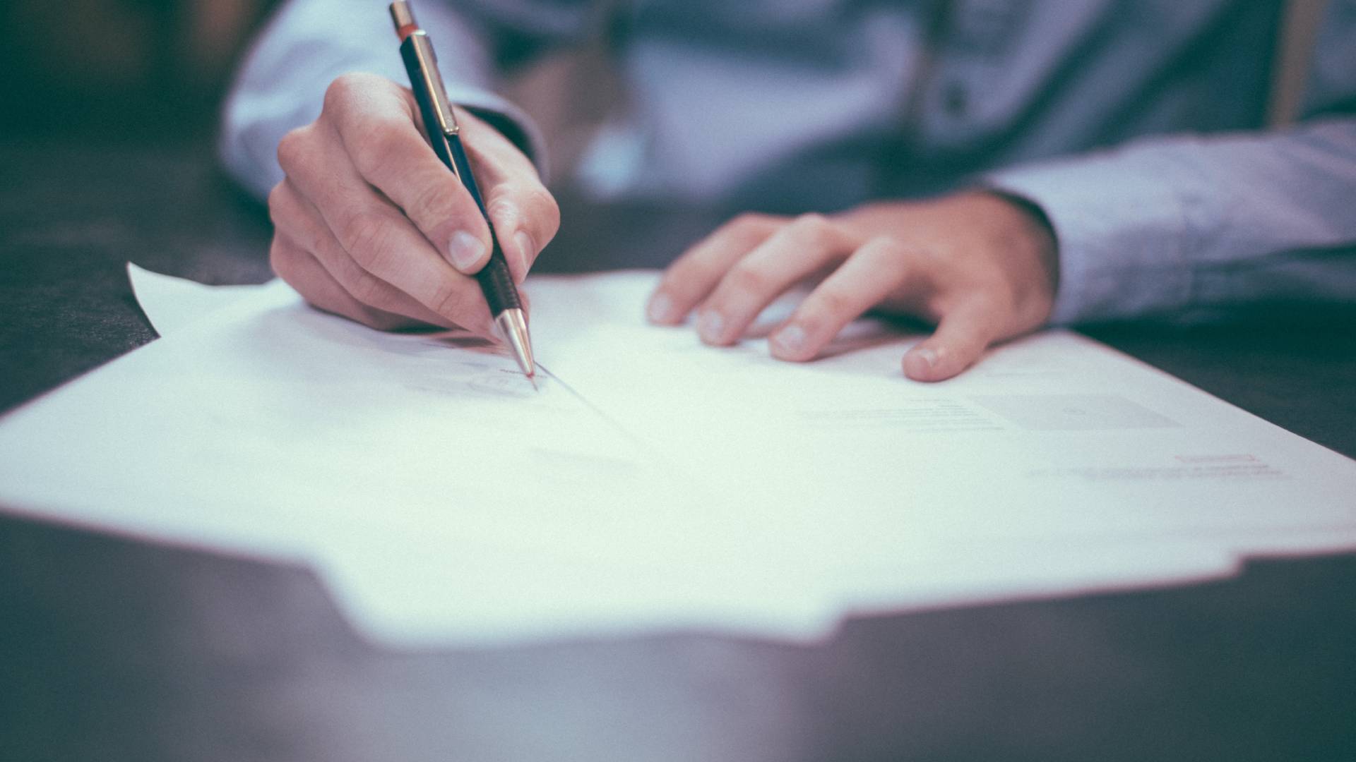 Vertrag Unterschrift